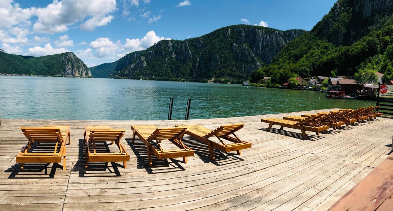 Casa Camelia Hotell Dubova Eksteriør bilde