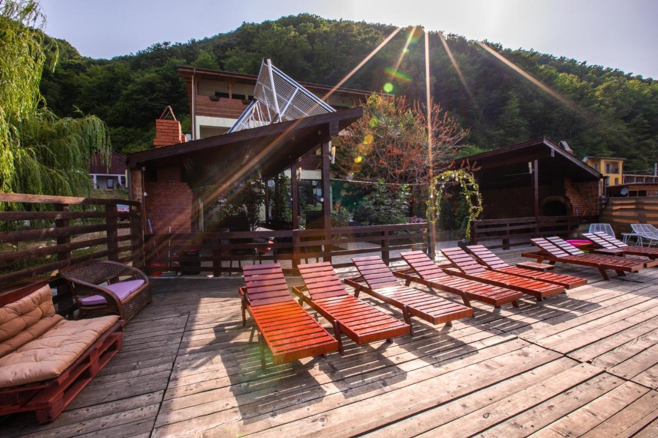 Casa Camelia Hotell Dubova Eksteriør bilde