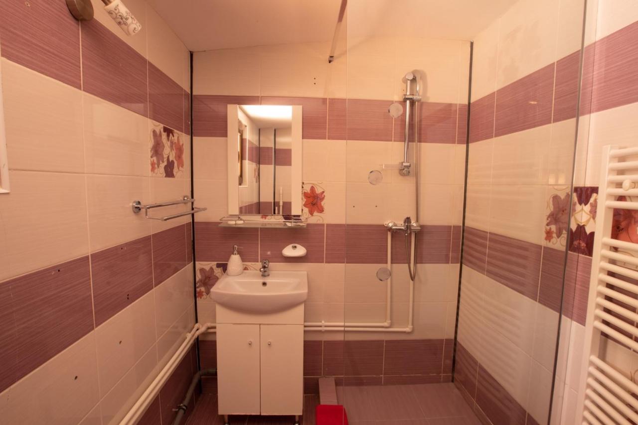Casa Camelia Hotell Dubova Eksteriør bilde