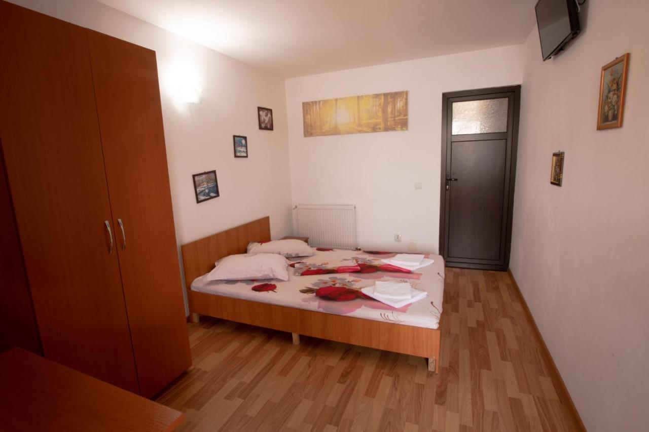 Casa Camelia Hotell Dubova Eksteriør bilde